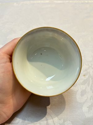 A pair of Chinese famille rose gilt-decorated covered cups and saucers and an openworked cup, Qianlong — 照片 16