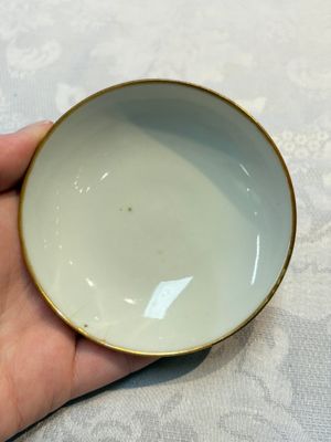 A pair of Chinese famille rose gilt-decorated covered cups and saucers and an openworked cup, Qianlong — 照片 19