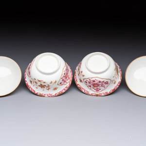 A pair of Chinese famille rose gilt-decorated covered cups and saucers and an openworked cup, Qianlong — 照片 15