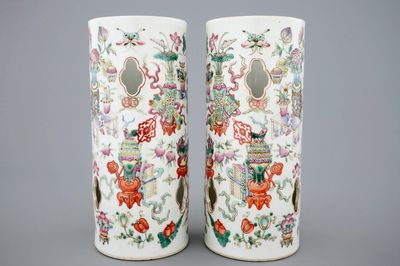 A pair of Chinese famille rose hat stands, 19th C.