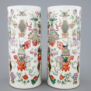 A pair of Chinese famille rose hat stands, 19th C. — 照片 1