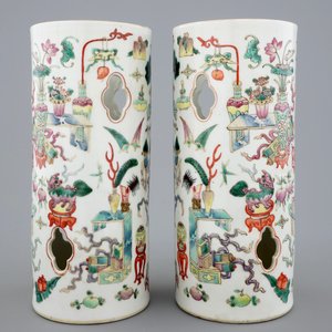 A pair of Chinese famille rose hat stands, 19th C. — 照片 2