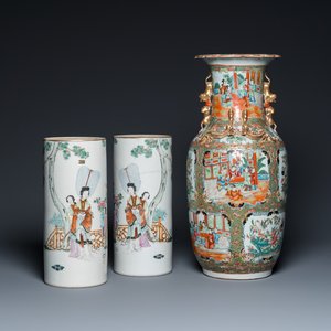 A pair of Chinese famille rose hat stands and a Canton famille rose vase, 19/20th C. — 照片 1