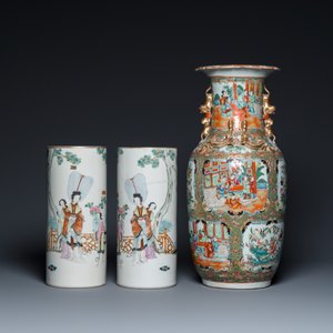 A pair of Chinese famille rose hat stands and a Canton famille rose vase, 19/20th C. — 照片 2