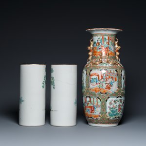 A pair of Chinese famille rose hat stands and a Canton famille rose vase, 19/20th C. — 照片 4