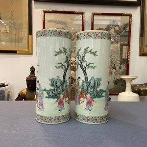 A pair of Chinese famille rose hat stands, 'Lin zhi cheng xiang' mark, Republic — photo 7
