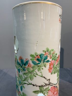 A pair of Chinese famille rose hat stands with birds among flowering branches, signed Zhu Shaoquan 朱少泉, dated 1892 — photo 7