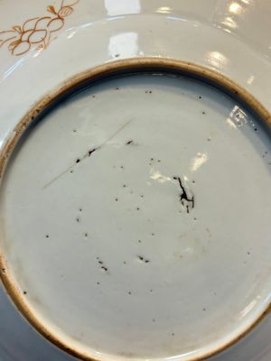 A pair of Chinese famille rose 'He He Er Xian' plates, Yongzheng/Qianlong — photo 16
