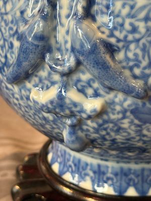A pair of Chinese famille rose 'hu' vases with fine landscapes, Qianlong mark, Republic — 照片 12