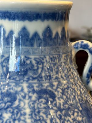 A pair of Chinese famille rose 'hu' vases with fine landscapes, Qianlong mark, Republic — 照片 5