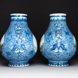 A pair of Chinese famille rose 'hu' vases with fine landscapes, Qianlong mark, Republic — 照片 3