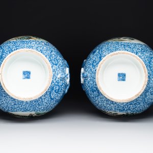 A pair of Chinese famille rose 'hu' vases with fine landscapes, Qianlong mark, Republic — 照片 7