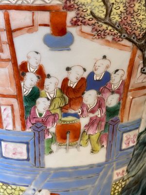 A pair of Chinese famille rose 'hundred boys' vases and covers on wooden stands, 19th C. — 照片 15