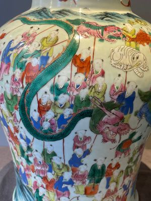 A pair of Chinese famille rose 'hundred boys' vases and covers on wooden stands, 19th C. — 照片 19