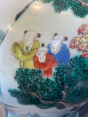 A pair of Chinese famille rose 'hundred boys' vases and covers on wooden stands, 19th C. — 照片 33