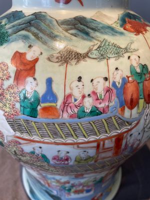 A pair of Chinese famille rose 'hundred boys' vases and covers on wooden stands, 19th C. — 照片 34