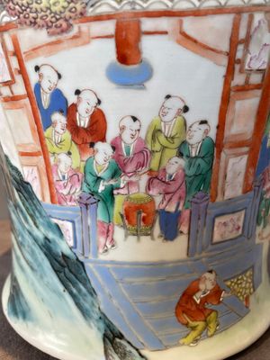 A pair of Chinese famille rose 'hundred boys' vases and covers on wooden stands, 19th C. — 照片 35