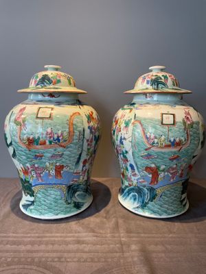 A pair of Chinese famille rose 'hundred boys' vases and covers on wooden stands, 19th C. — 照片 6