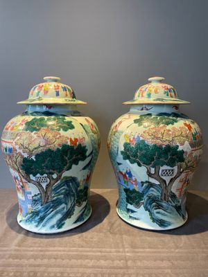 A pair of Chinese famille rose 'hundred boys' vases and covers on wooden stands, 19th C. — 照片 7
