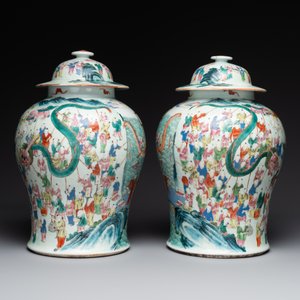 A pair of Chinese famille rose 'hundred boys' vases and covers on wooden stands, 19th C. — 照片 3