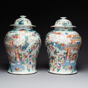 A pair of Chinese famille rose 'hundred boys' vases and covers on wooden stands, 19th C. — 照片 4