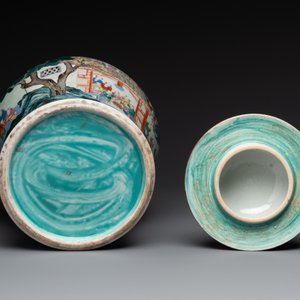 A pair of Chinese famille rose 'hundred boys' vases and covers on wooden stands, 19th C. — 照片 7