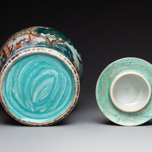 A pair of Chinese famille rose 'hundred boys' vases and covers on wooden stands, 19th C. — 照片 9