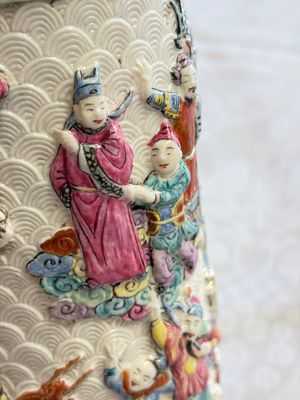 A pair of Chinese famille rose 'Immortals' vases with relief design, Qianlong mark, Republic — photo 13