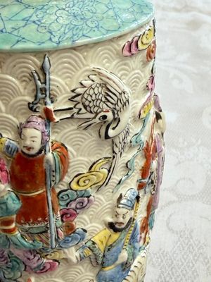 A pair of Chinese famille rose 'Immortals' vases with relief design, Qianlong mark, Republic — photo 14