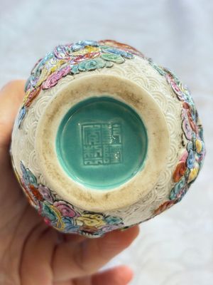 A pair of Chinese famille rose 'Immortals' vases with relief design, Qianlong mark, Republic — photo 15
