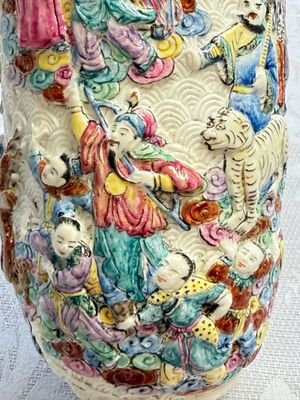A pair of Chinese famille rose 'Immortals' vases with relief design, Qianlong mark, Republic — photo 22