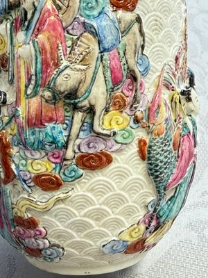 A pair of Chinese famille rose 'Immortals' vases with relief design, Qianlong mark, Republic — photo 27