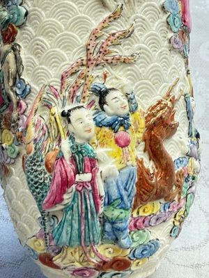 A pair of Chinese famille rose 'Immortals' vases with relief design, Qianlong mark, Republic — photo 29