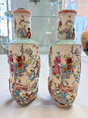 A pair of Chinese famille rose 'Immortals' vases with relief design, Qianlong mark, Republic — photo 4