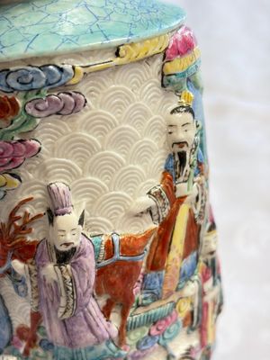 A pair of Chinese famille rose 'Immortals' vases with relief design, Qianlong mark, Republic — photo 8