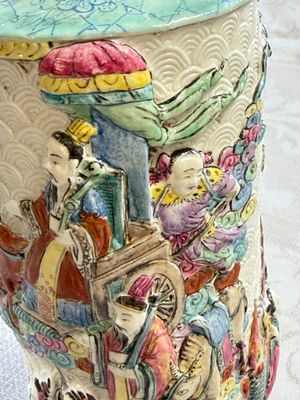 A pair of Chinese famille rose 'Immortals' vases with relief design, Qianlong mark, Republic — photo 9