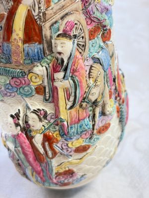 A pair of Chinese famille rose 'Immortals' vases with relief design, Qianlong mark, Republic — photo 10