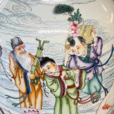 A pair of Chinese famille rose 'Immortals' vases — 照片 8