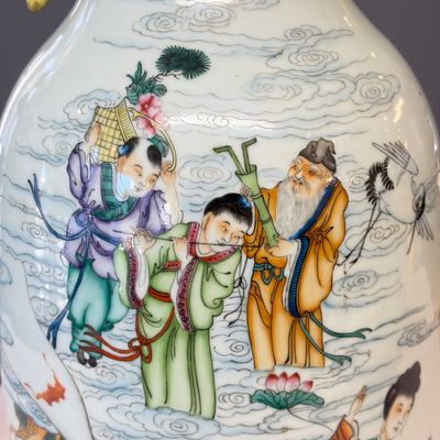 A pair of Chinese famille rose 'Immortals' vases — 照片 19