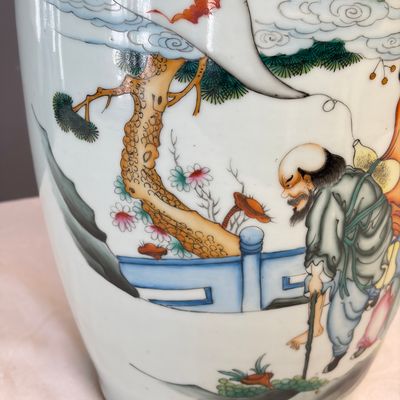 A pair of Chinese famille rose 'Immortals' vases — 照片 21