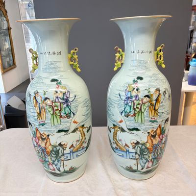 A pair of Chinese famille rose 'Immortals' vases — 照片 1