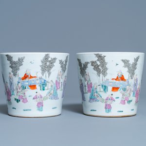 A pair of Chinese famille rose jardinières and a Canton famille rose celadon dish, 19th C. — 照片 2