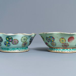 A pair of Chinese famille rose jardinières and two celadon bowls, 19th C. — 照片 3