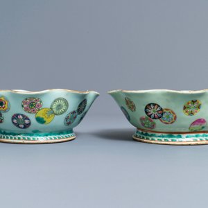 A pair of Chinese famille rose jardinières and two celadon bowls, 19th C. — 照片 4