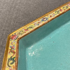 A pair of Chinese famille rose jardinières on stands, Qianlong mark, Jiaqing — 照片 21