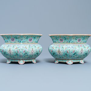 A pair of Chinese famille rose jardinières on stands, Qianlong mark, Jiaqing — 照片 5