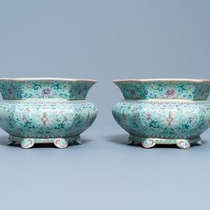 A pair of Chinese famille rose jardinières on stands, Qianlong mark, Jiaqing — 照片 6