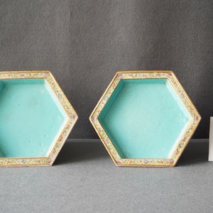 A pair of Chinese famille rose jardinières on stands, Qianlong mark, Jiaqing — 照片 10
