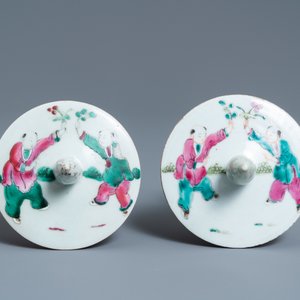 A pair of Chinese famille rose jars and covers, 19th C. — photo 7