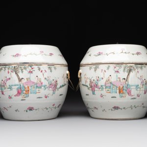 A pair of Chinese famille rose jars and covers with figures in a garden, Tongzhi mark and of the period — 照片 2